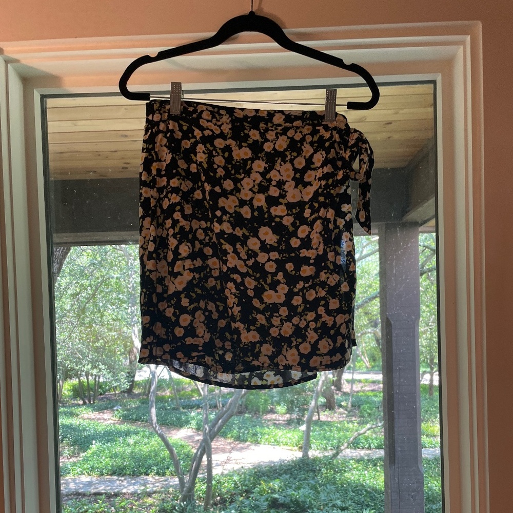 Floral Tie Mini Skirt